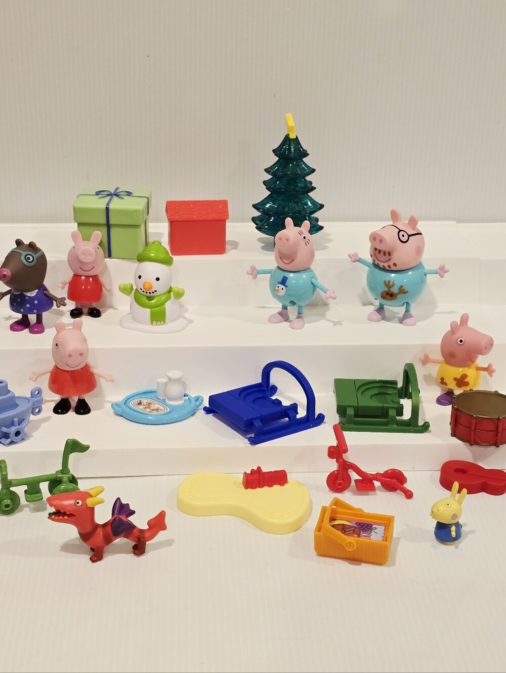 Peppa Pig Holiday Christmas Figure and Accessories Set